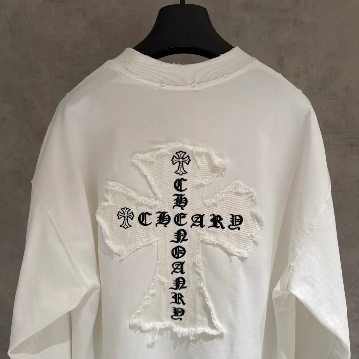 🅿️350 [Strict quality control] CH Croixin's new long-sleeved sweatshirt T-shirt. Heavy 420g double yarn fabric. Wash the whole garment twice. Frayed and torn on all four sides. Heavy fabric. The neckline is made of icy Solona. Loose fit. Deep, wide and stylish. No deformation or shrinkage. Color: 3 colors, black, white and gray. Size: M-2xl